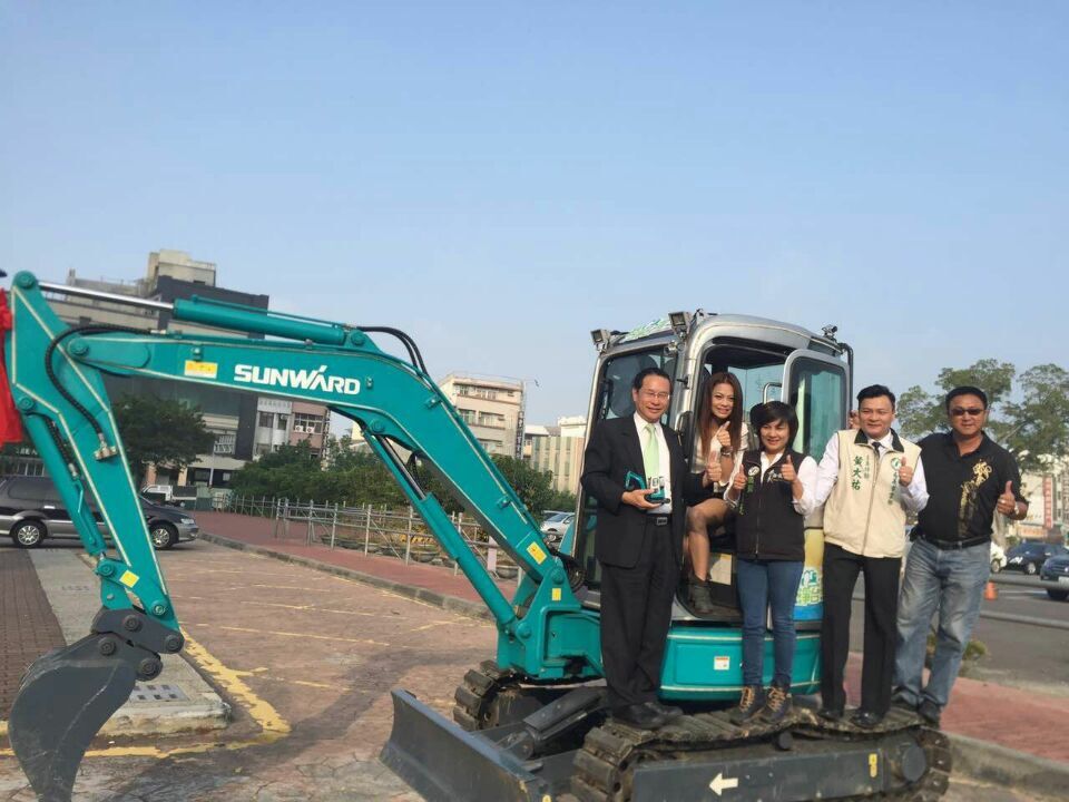 嘉義市长大赞LETOU乐投智能挖掘机环台义举