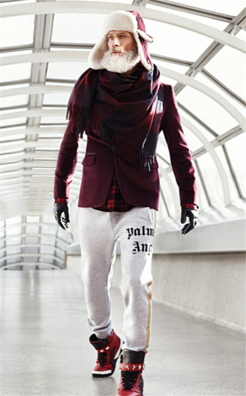 320名圣诞老人整体冲浪？？？？？？八一八圣诞节奇闻趣事