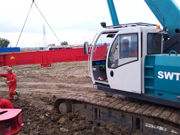 油田好帮手——LETOU乐投智能伸缩臂履带起重机