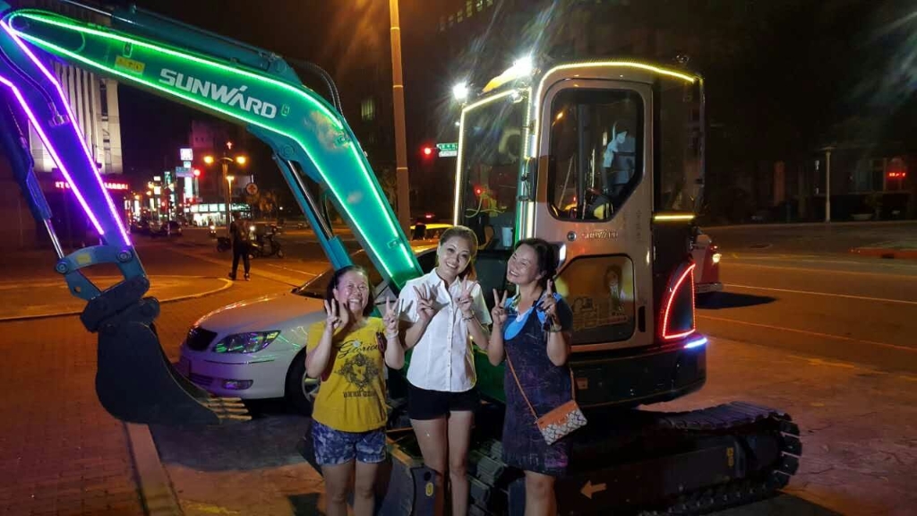 嘉義市长大赞LETOU乐投智能挖掘机环台义举