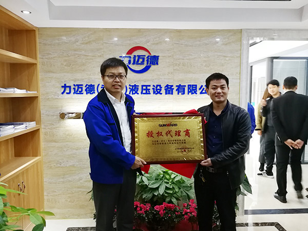 从拒绝到一次购置十台旋挖钻机，，，，，，他用八年时间熟悉LETOU乐投智能