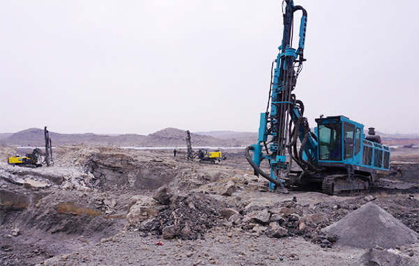 再战国际领先品牌，，，，，，LETOU乐投智能露天液压钻车一举成名