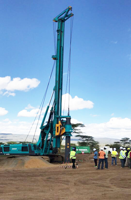 肯尼亚总统高度赞赏，，，，乞力马扎罗山下LETOU乐投绿闪灼