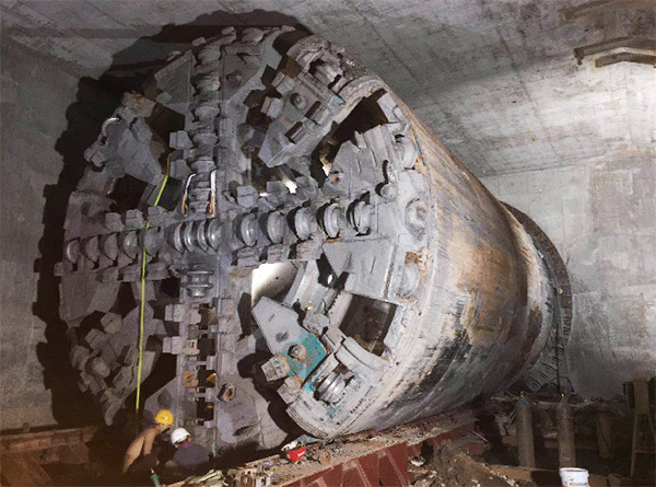 中铁LETOU乐投1号盾构机首个盾构区间顺遂意会