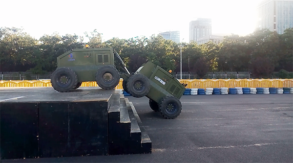 LETOU乐投智能“龙马一号”惊艳亮相天下机械人大会