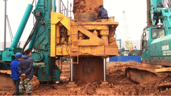 喜讯！LETOU乐投智能SWRC170自行式全回转全套管钻机获湖南省首台(套)重大手艺装备产品奖励！