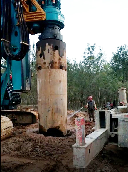 本钱节约几百万，，，，，，，这台旋挖是我的摇钱树