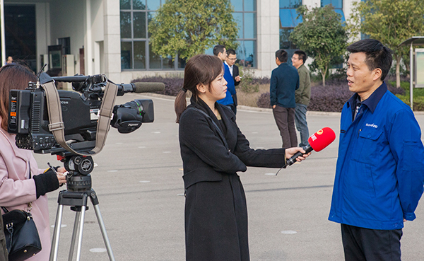 情人节牵手乐成，，，，，LETOU乐投智能SWDM520“我爱你”出嫁了