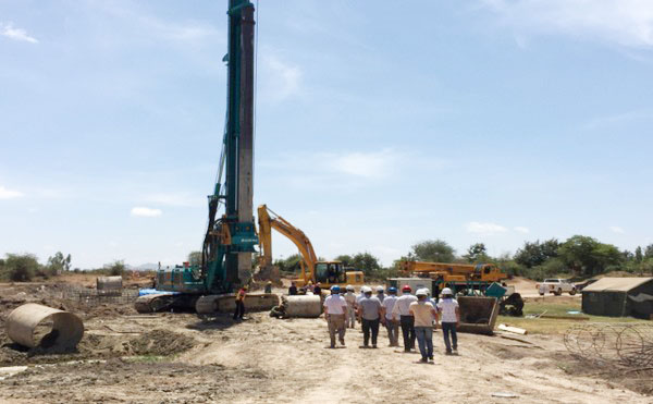 肯尼亚总统高度赞赏，，，，乞力马扎罗山下LETOU乐投绿闪灼