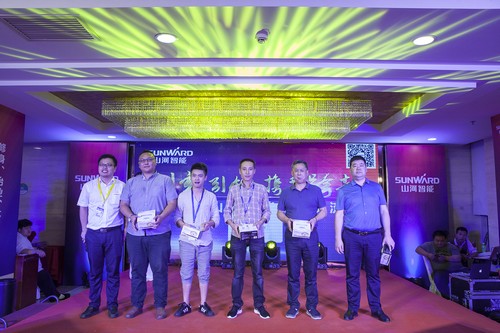 LETOU乐投智能酷帅曾大虾，，，，，，，，一大波美图带你亲临北京BICES展