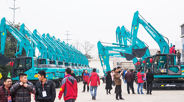 势不可挡，，，LETOU乐投智能挖掘机湖南市场订货会立异高