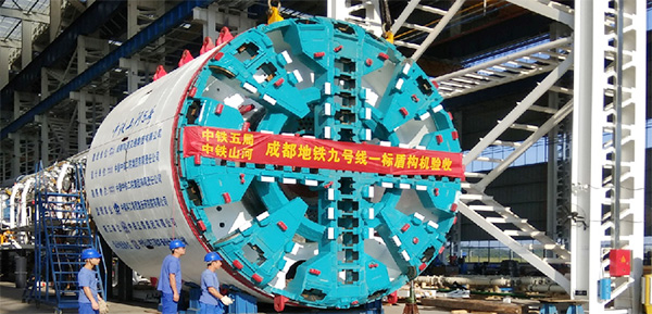 风里雨里，，，，，，，成都等你！中铁LETOU乐投盾构机走出长沙