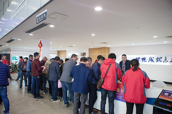 势不可挡，，，LETOU乐投智能挖掘机湖南市场订货会立异高