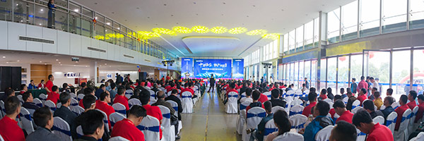 红四月，，，，，，，，LETOU乐投智能挖掘机促销会节节攀升