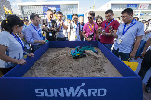 LETOU乐投智能酷帅曾大虾，，，，，，，，一大波美图带你亲临北京BICES展