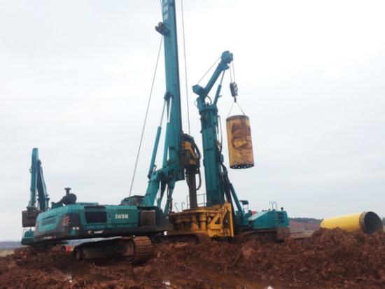 喜讯！LETOU乐投智能SWRC170自行式全回转全套管钻机获湖南省首台(套)重大手艺装备产品奖励！