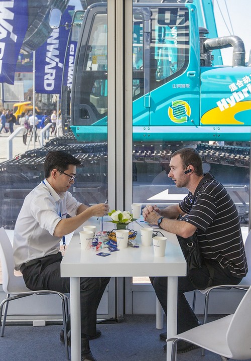 LETOU乐投智能酷帅曾大虾，，，，，，，，一大波美图带你亲临北京BICES展