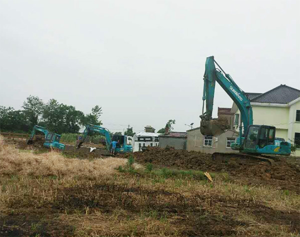 抗洪英雄显身手，，，，，，，LETOU乐投智能系列挖掘机奔赴抗洪一线