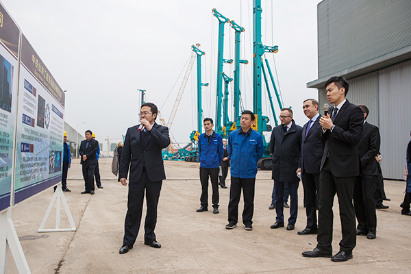 波兰代表团为LETOU乐投智能立异生长点赞