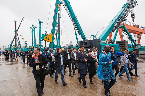 “一带一起”国家代表团到访LETOU乐投智能，，，，感受“大开眼界”