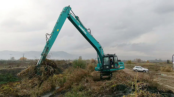 守护蓝色多瑙河，，，LETOU乐投智能长臂挖掘机欧洲首秀