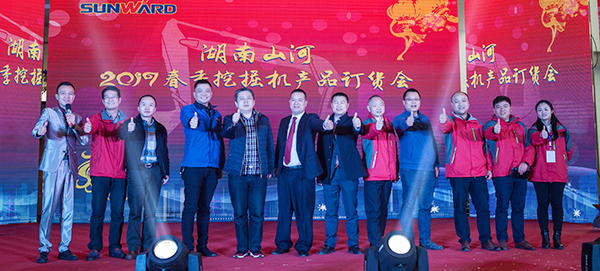 势不可挡，，，LETOU乐投智能挖掘机湖南市场订货会立异高