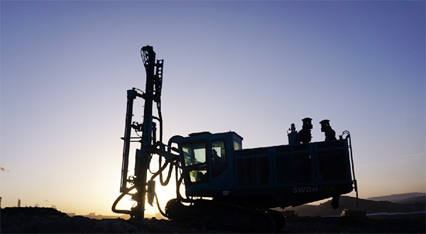 再战国际领先品牌，，，，，，LETOU乐投智能露天液压钻车一举成名