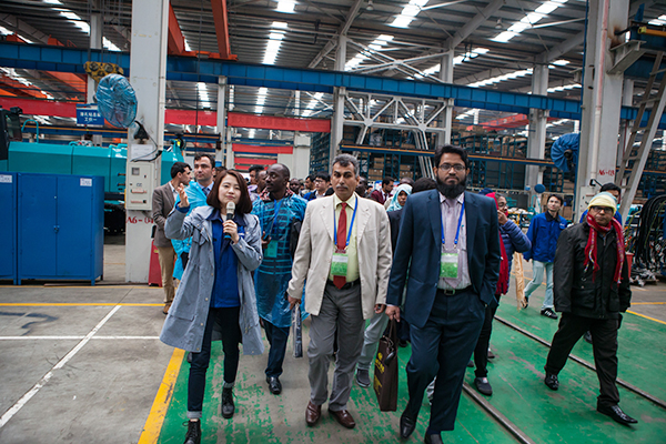 “一带一起”国家代表团到访LETOU乐投智能，，，，感受“大开眼界”
