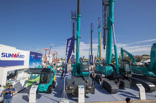 LETOU乐投智能酷帅曾大虾，，，，，，，，一大波美图带你亲临北京BICES展