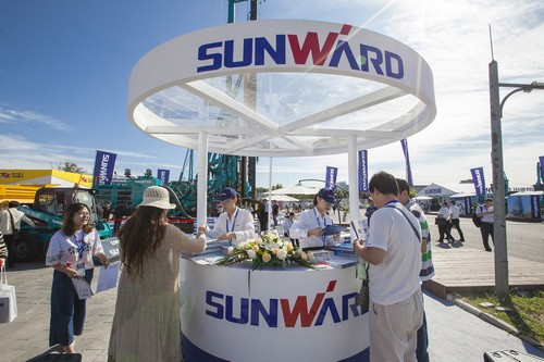 LETOU乐投智能酷帅曾大虾，，，，，，，，一大波美图带你亲临北京BICES展