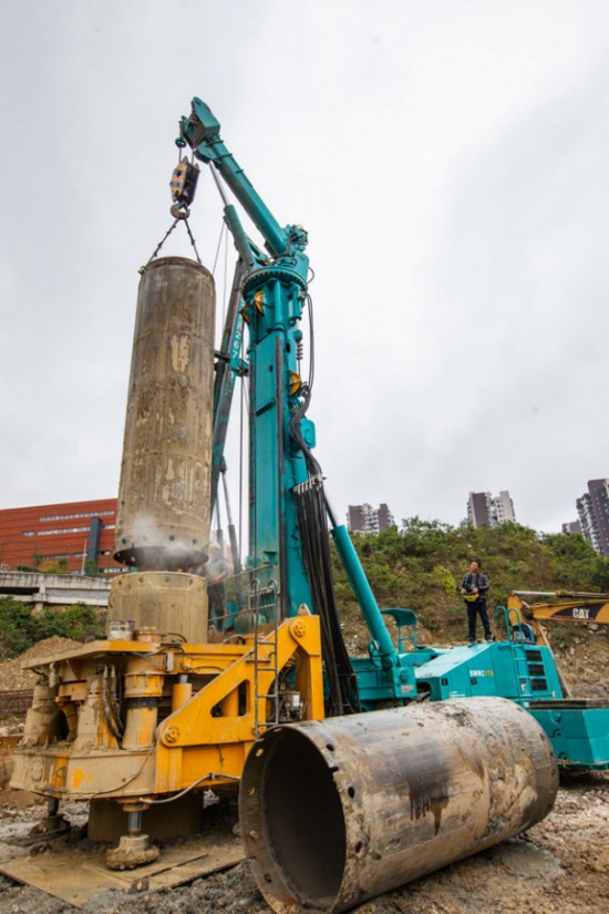 喜讯！LETOU乐投智能SWRC170自行式全回转全套管钻机获湖南省首台(套)重大手艺装备产品奖励！