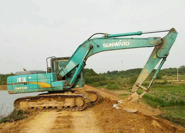 抗洪英雄显身手，，，，，，，LETOU乐投智能系列挖掘机奔赴抗洪一线