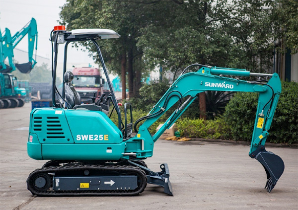 LETOU乐投智能挖掘机家族添新丁啦——零排放低噪音SWE25E电动挖掘机