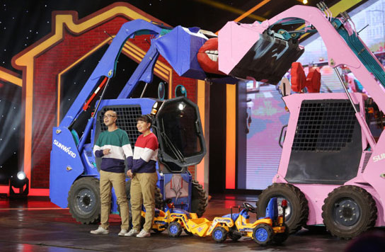 谁说机械都酷寒？？？？？？？？这款会舞蹈的滑移显着就是热情旷达的！