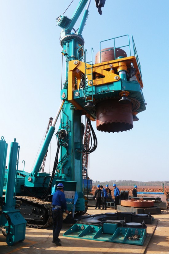 喜讯！LETOU乐投智能SWRC170自行式全回转全套管钻机获湖南省首台(套)重大手艺装备产品奖励！