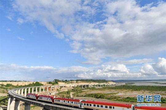 肯尼亚总统高度赞赏，，，，乞力马扎罗山下LETOU乐投绿闪灼