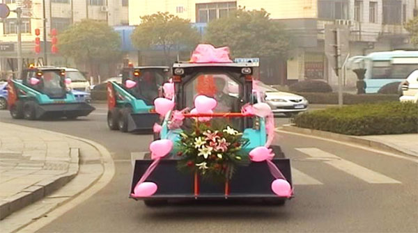 谁说机械都酷寒？？？？？？？？这款会舞蹈的滑移显着就是热情旷达的！