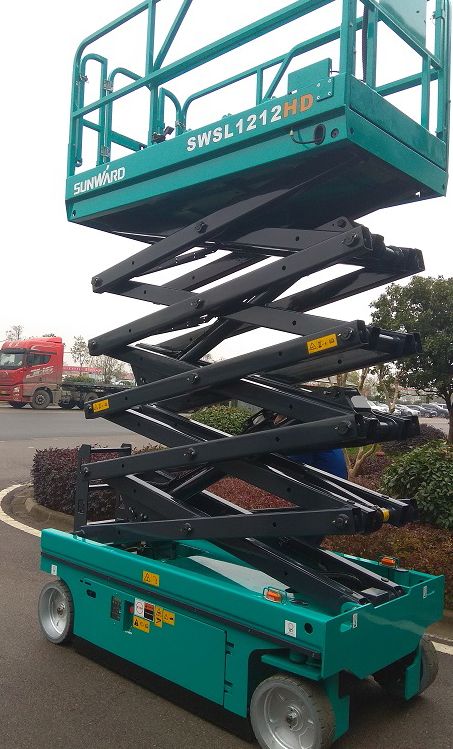 LETOU乐投智能电动剪叉式高空作业平台新品首发赴美参展