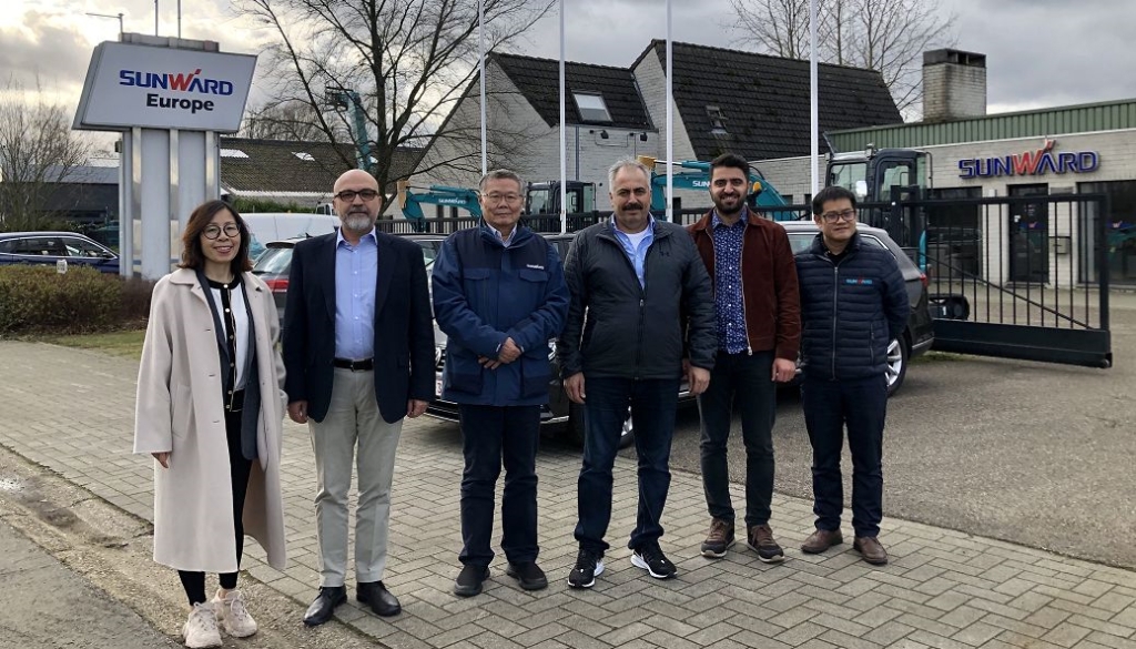 欧洲业绩增添40%，，，，董事长赴欧慰问员工