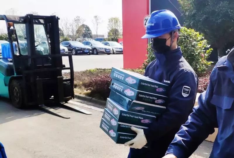 用餐清静有新招，，，LETOU乐投智能4000个保温饭盒送员工