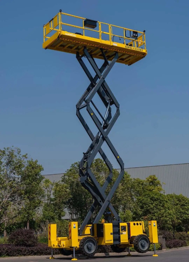 批量发往欧洲，，，，高空作业平台迎来新年开门红