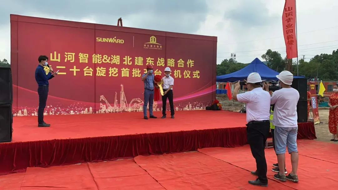 扬帆荆楚大地——LETOU乐投智能旋挖钻机批量交付