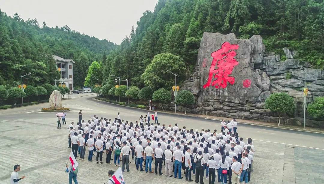 公正正直出清风正气，，，，，清廉自律塑优异形象——LETOU乐投智能开展中高层干部清廉教育活动