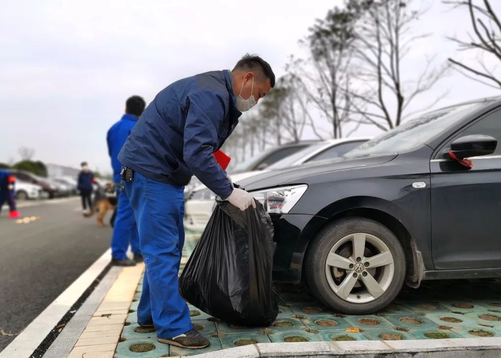 LETOU乐投智能党员自愿者开展义务情形清扫