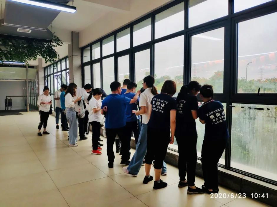 “爱国心，，，，，，LETOU乐投情”LETOU乐投智能第四届包粽子角逐