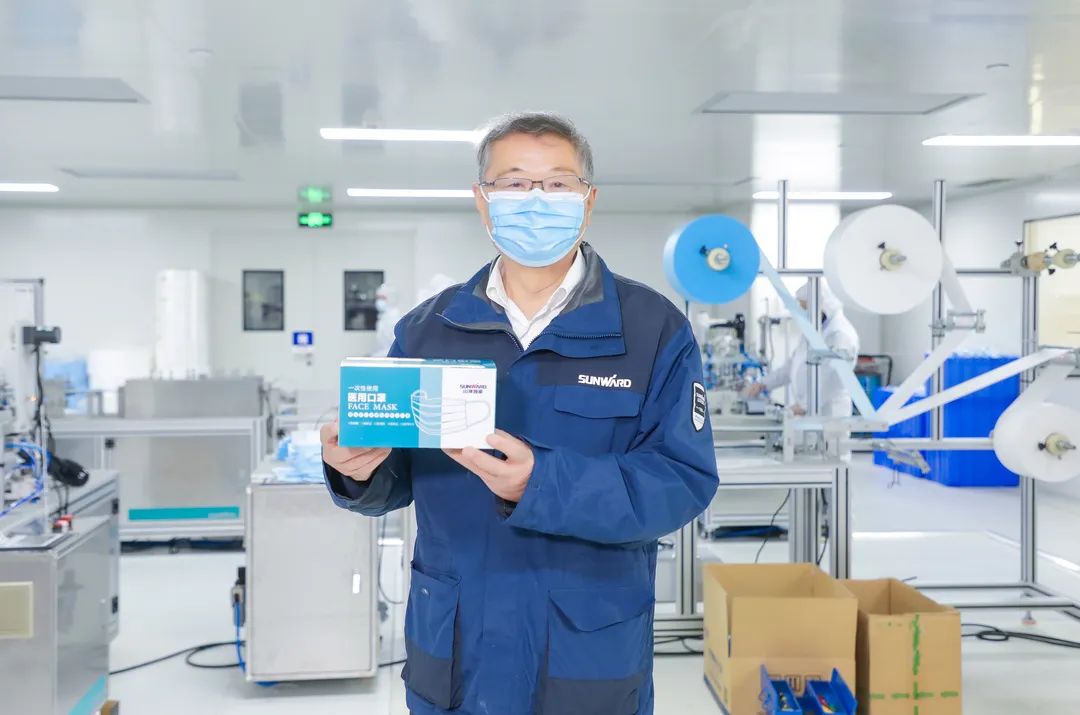 董事长启封LETOU乐投智能第一个制品口罩