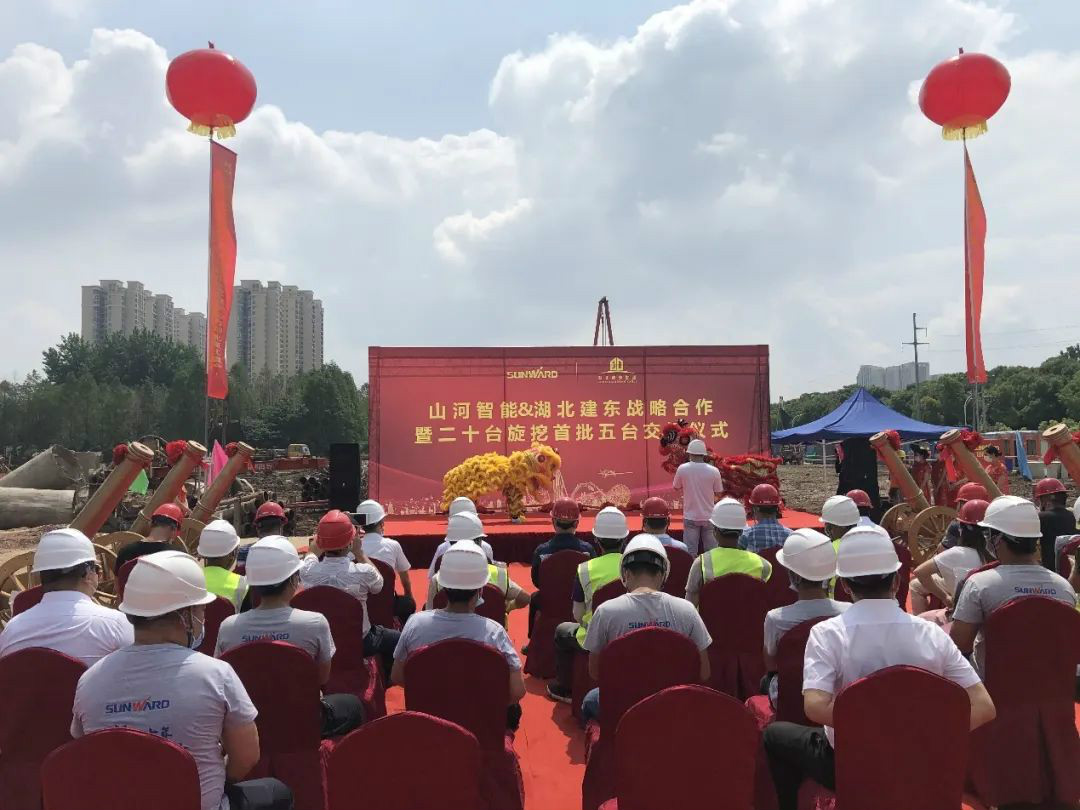 扬帆荆楚大地——LETOU乐投智能旋挖钻机批量交付