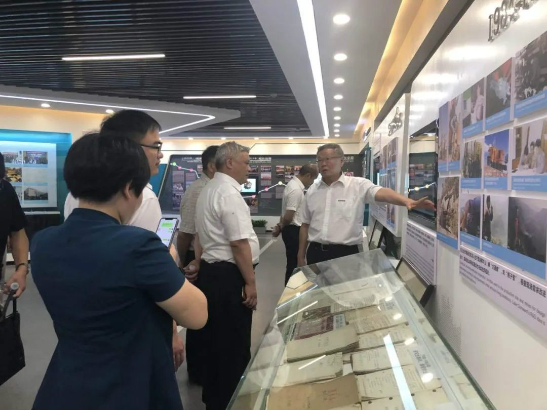 湖南黄金集团董事长黄启富一行考察LETOU乐投智能