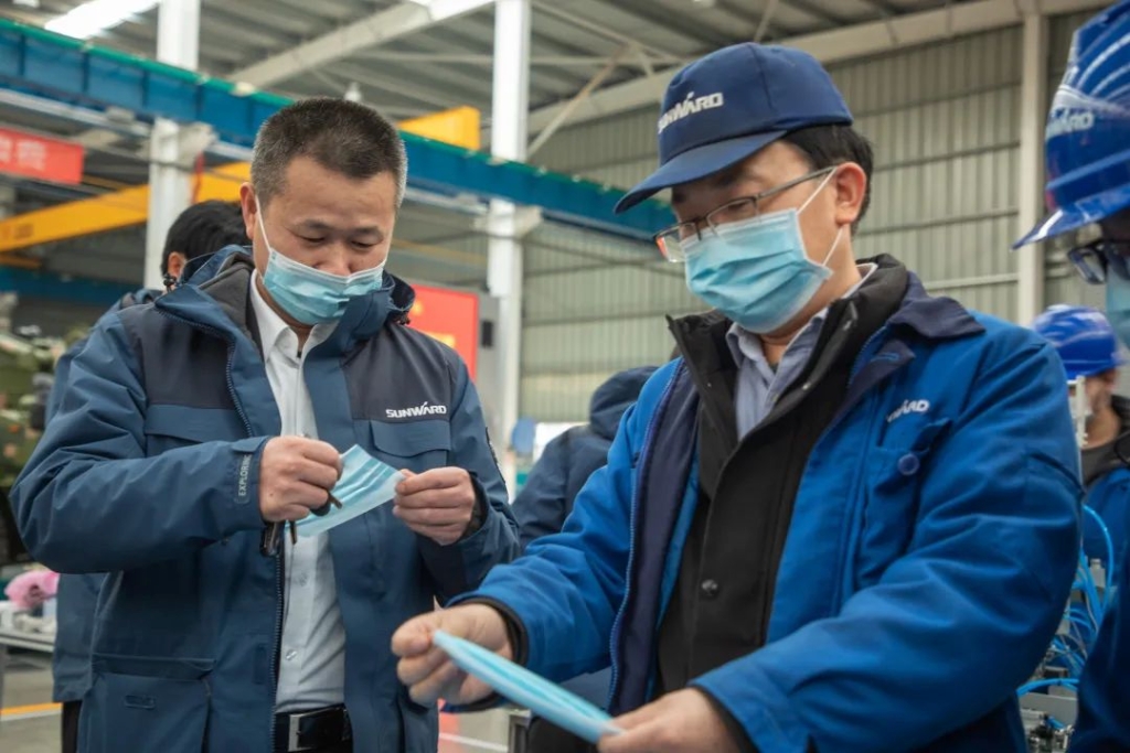 LETOU乐投智能首台口罩机交付客户