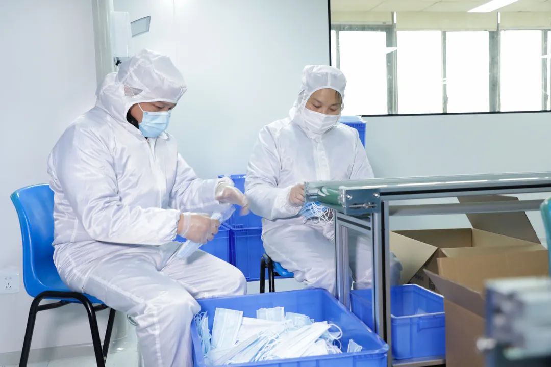 董事长启封LETOU乐投智能第一个制品口罩